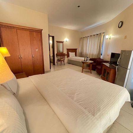 Tara Hotel Llc Дубай Екстериор снимка