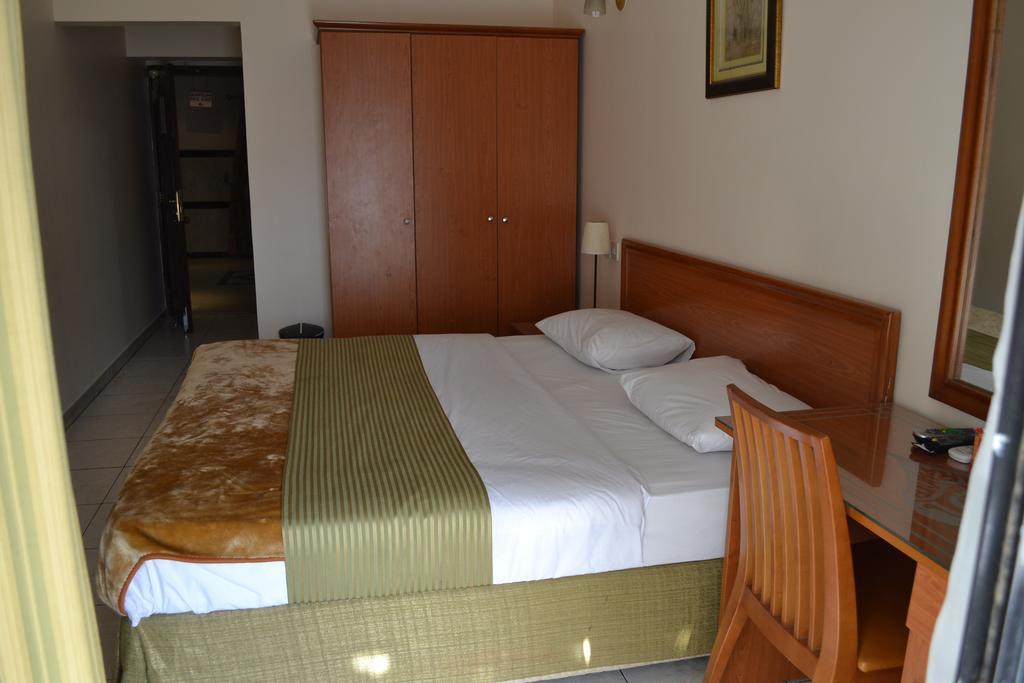 Tara Hotel Llc Дубай Екстериор снимка