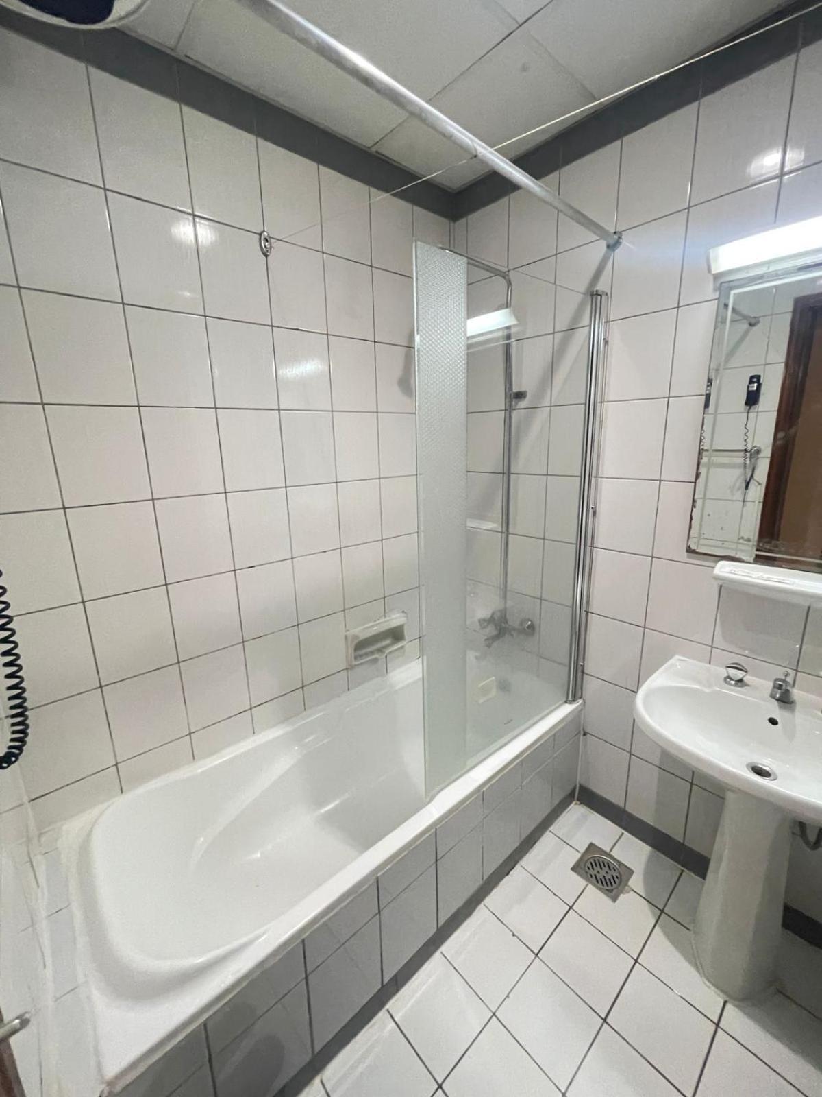 Tara Hotel Llc Дубай Екстериор снимка