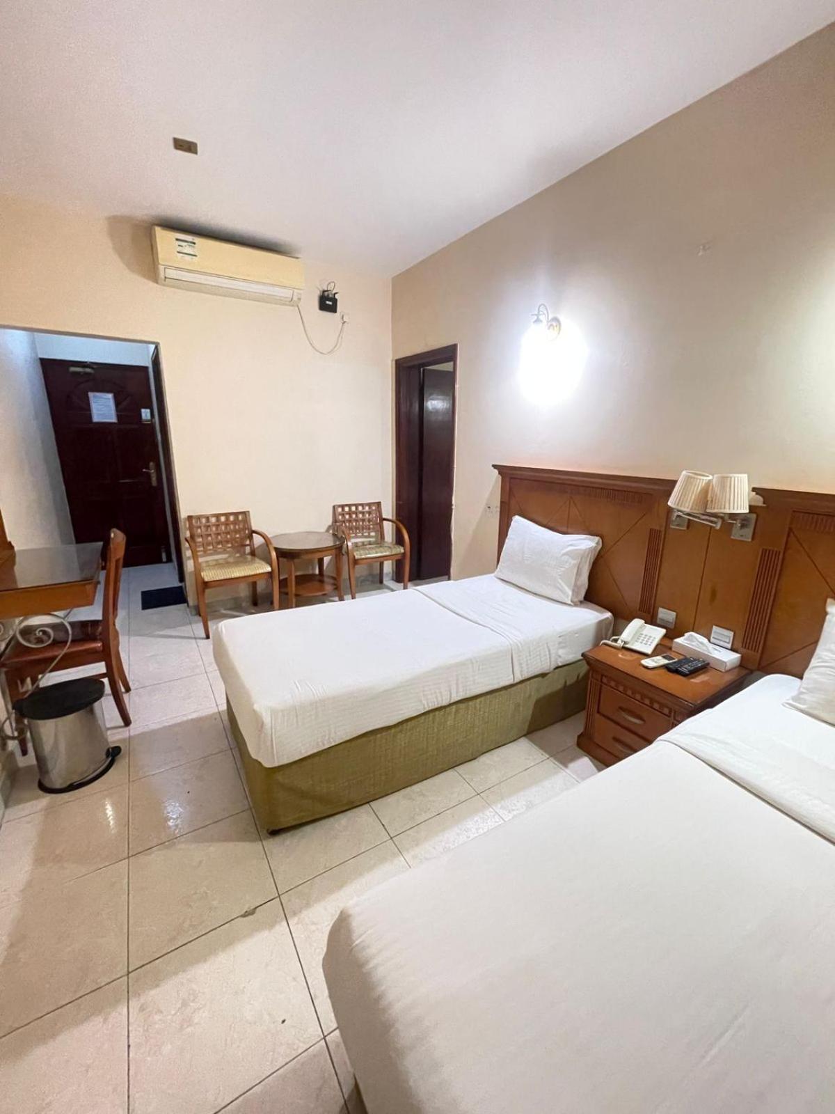Tara Hotel Llc Дубай Екстериор снимка