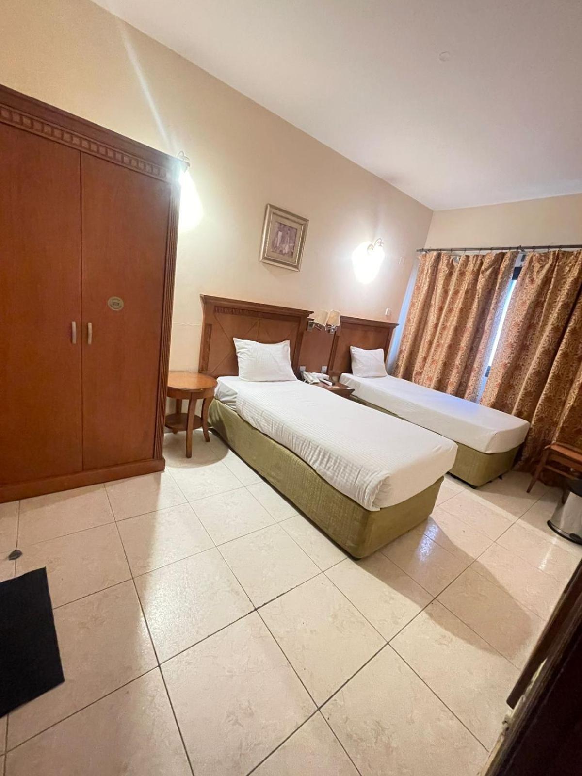 Tara Hotel Llc Дубай Екстериор снимка