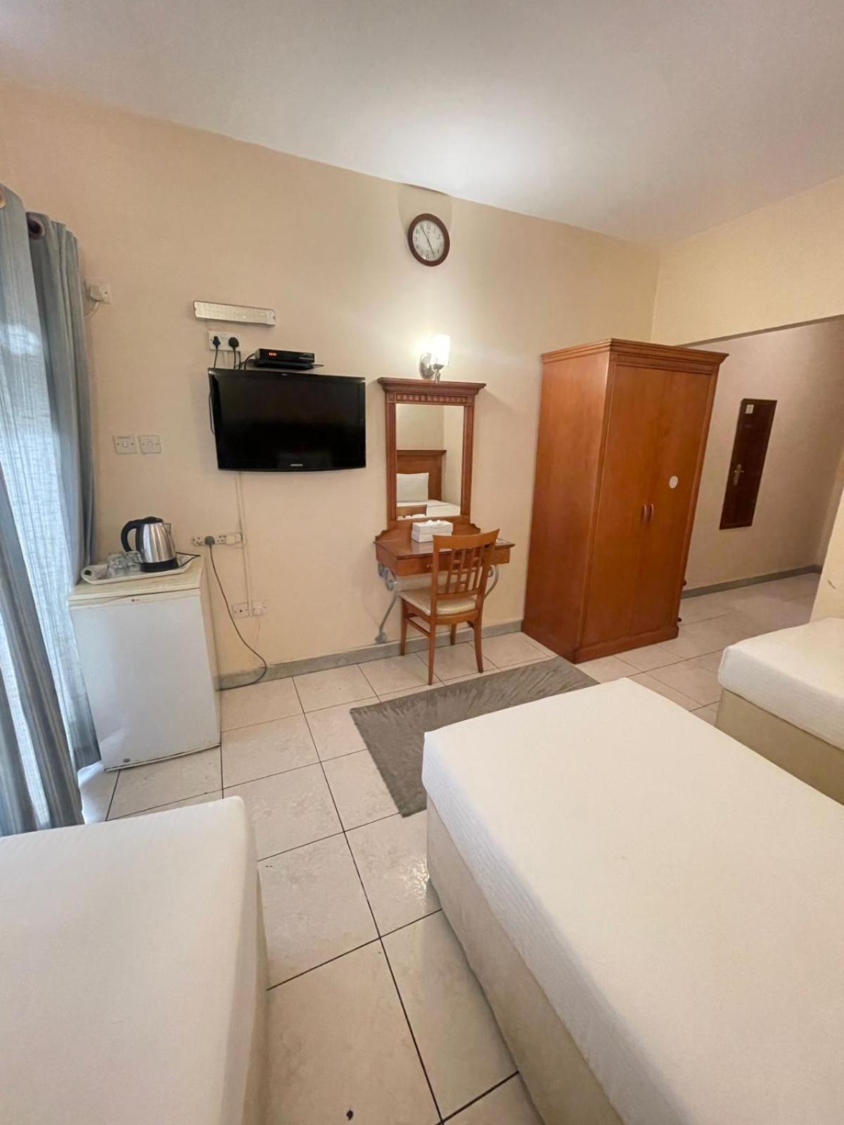Tara Hotel Llc Дубай Екстериор снимка
