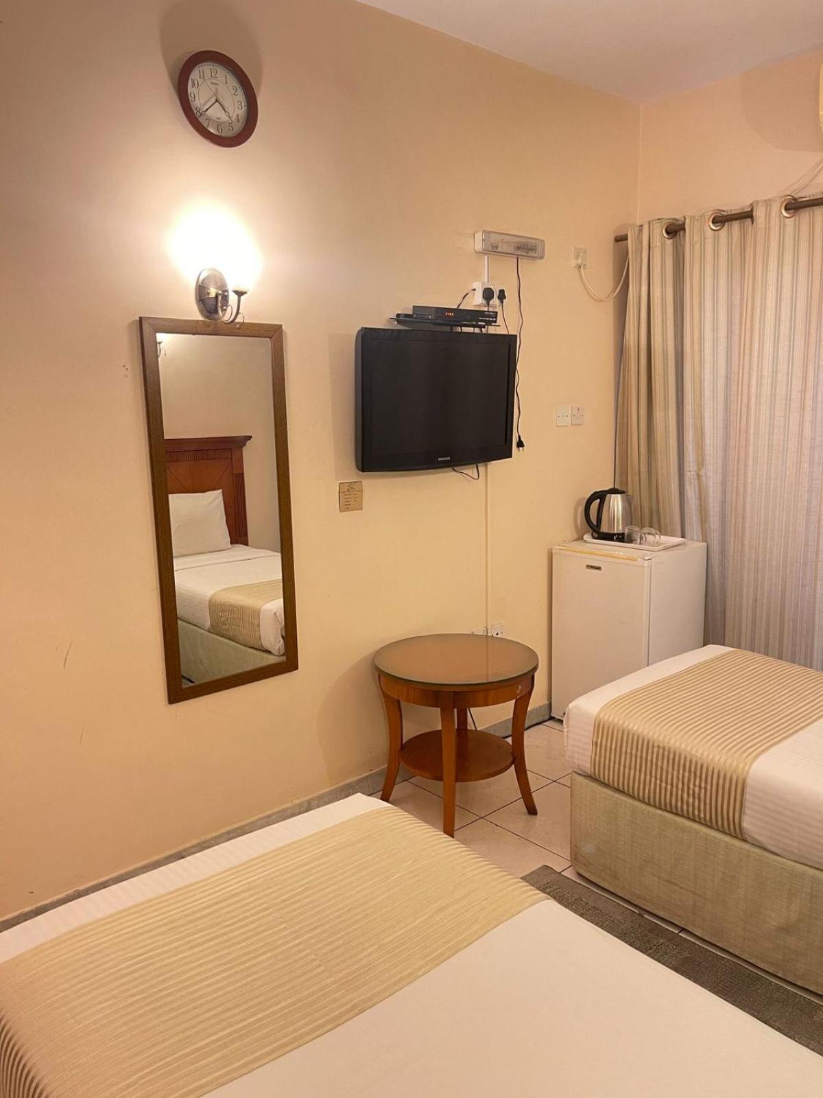 Tara Hotel Llc Дубай Екстериор снимка